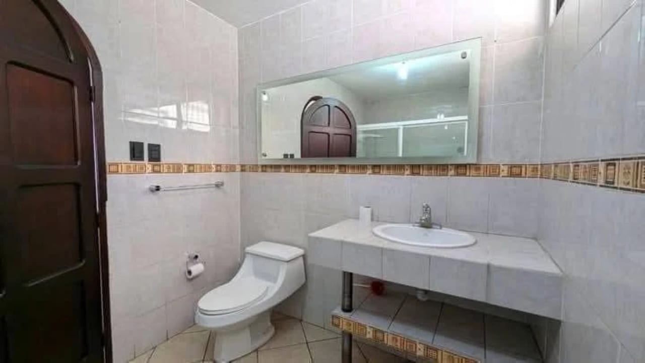 CASA EN VENTA DENTRO DE GARITA NUEVA MONTSERRAT ZONA 3 MIXCO — Casa en Venta en Zona 3 Mixco, Guatemala, Ciudad — foto 7 de 12