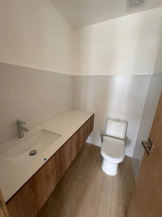 Apartamento en renta en Edificio de zona 10. Con cuarto de servicio! — Apartamento en Alquiler en Zona 10, Guatemala, Ciudad — miniatura 3 de 9