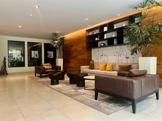 VENDO LUJOSO APARTAMENTO AMUEBLADO EN OAKLAND, zona 10 — Apartamento en Venta en Oakland I, Zona 10, Guatemala, Ciudad — miniatura 3 de 8