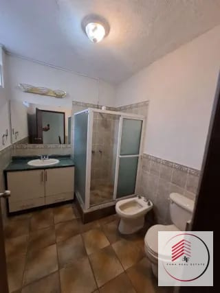 Apartamento amueblado de una habitación en zona 10 Oakland a una cuadra de Oakland mall — Apartamento en Alquiler en Zona 10, Guatemala, Ciudad — miniatura 7 de 10