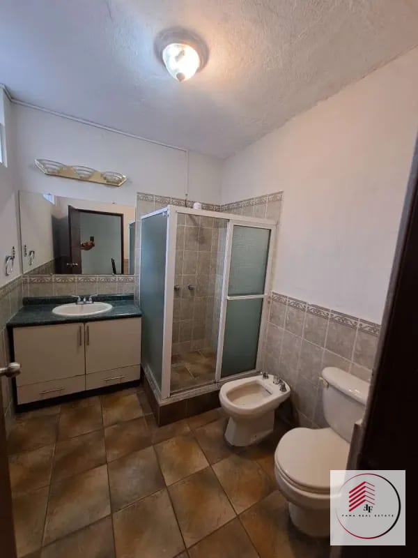 Apartamento amueblado de una habitación en zona 10 Oakland a una cuadra de Oakland mall — Apartamento en Alquiler en Zona 10, Guatemala, Ciudad — foto 7 de 10