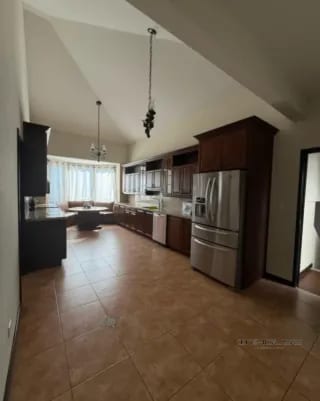 CASA EN VENTA EN FRAIJANES CON JARDIN — Casa en Venta en Carretera a El Salvador, Guatemala, Ciudad — miniatura 4 de 10