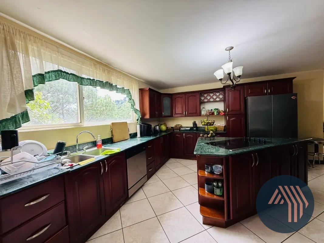 VENTA DE AMPLIA Y CÉNTRICA CASA - SAN LAZARO, ZONA 15 — Casa en Venta en San Lázaro, Zona 15, Guatemala, Ciudad — foto 11 de 17