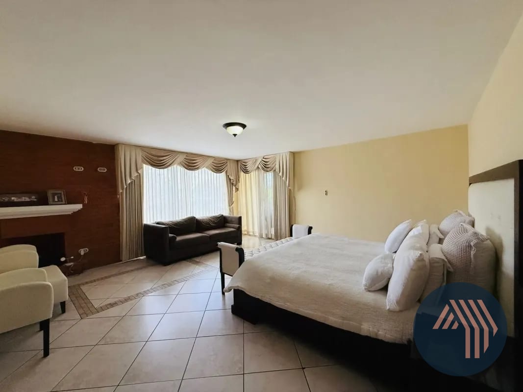 VENTA DE AMPLIA Y CÉNTRICA CASA - SAN LAZARO, ZONA 15 — Casa en Venta en San Lázaro, Zona 15, Guatemala, Ciudad — foto 4 de 17