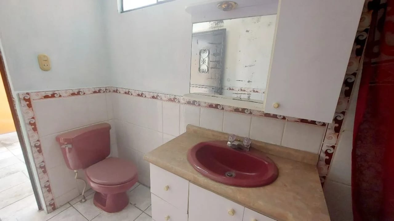 Vendo Casa Colonia La Floresta Zona 7 — Casa en Venta en Jardines de la Floresta, Zona 7, Guatemala, Ciudad — foto 9 de 17