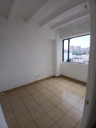 Oficina en Renta Zona 10 — Oficina en Alquiler en Zona 10, Guatemala, Ciudad — miniatura 2 de 7