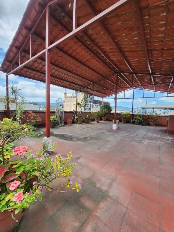 Propiedad Estratégica Z.5: Casa de 3 niveles en Sector en Crecimiento — Casa en Venta en Casa Asunción, Zona 5, Guatemala, Ciudad — foto 3 de 17