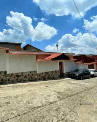 CASA EN VENTA EN SAN CRISTOBAL ZONA 8 DE MIXCO, DE UN NIVEL — Casa en Venta en Zona 8 Mixco, Guatemala, Ciudad — miniatura 2 de 11