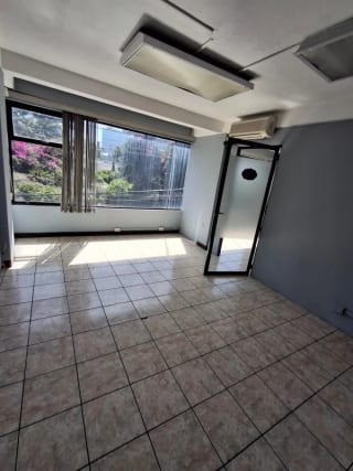Edificio con Bodega en Alquiler – 20 Calle, Zona 10 — Bodega / Ofibodega en Alquiler en Zona 10, Guatemala, Ciudad — miniatura 10 de 15