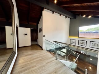 Casa exclusiva en alquiler en zona 10 – Ideal para embajada, family office u oficina privada de alto nivel — Casa en Alquiler en Zona 10, Guatemala, Ciudad — miniatura 5 de 16
