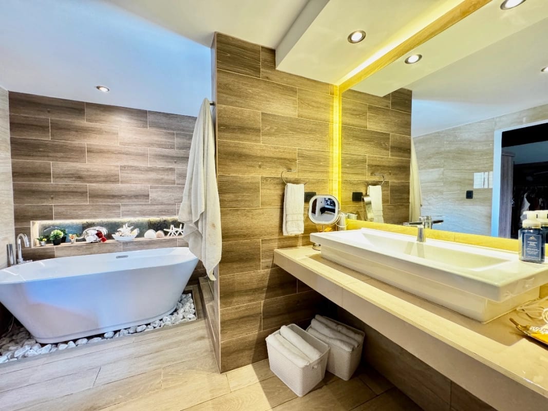 Casa exclusiva en alquiler en zona 10 – Ideal para embajada, family office u oficina privada de alto nivel — Casa en Alquiler en Zona 10, Guatemala, Ciudad — foto 3 de 16