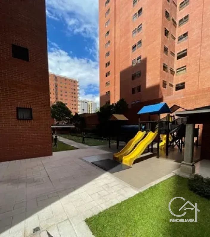 Apartamento en Venta - SAN IGNACIO II Zona 10 — Apartamento en Venta en San Ignacio, Zona 10, Guatemala, Ciudad — foto 3 de 11
