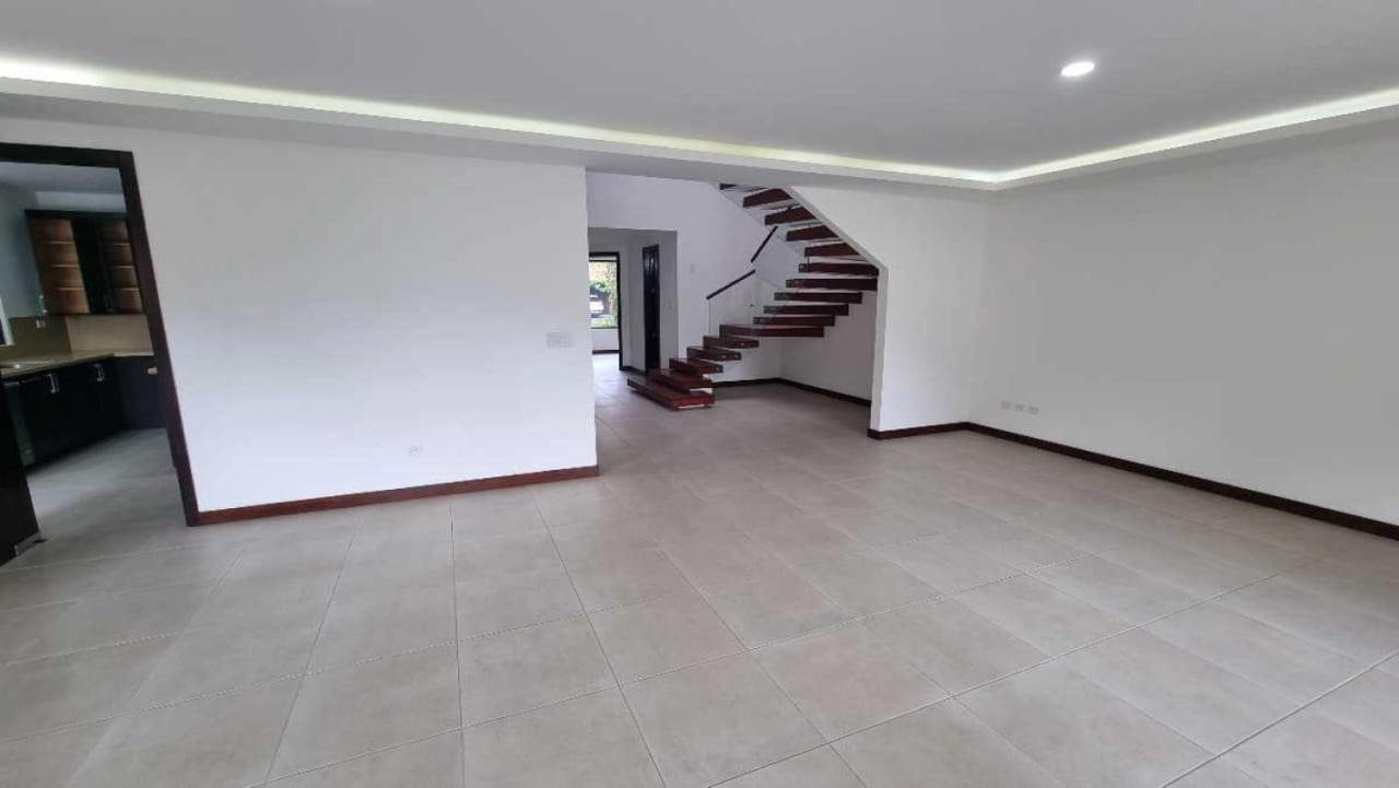*Vendo Hermosa Casa en Exclusiva Area de Carretera a El Salvador, Residencias Concepción, cluster Camelias* — Casa en Venta en Bromelias Concepcion, Carretera a El Salvador, Guatemala, Ciudad — foto 16 de 17