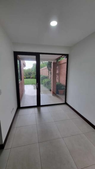 *Vendo Hermosa Casa en Exclusiva Area de Carretera a El Salvador, Residencias Concepción, cluster Camelias* — Casa en Venta en Bromelias Concepcion, Carretera a El Salvador, Guatemala, Ciudad — miniatura 12 de 17