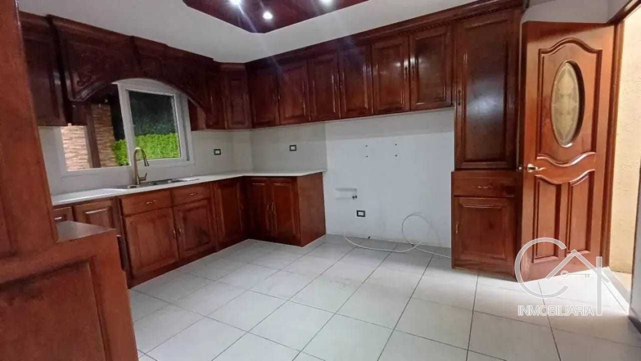 Casa en Venta - Cumbres de la Arboleda Km 21.5 — Casa en Venta en Cumbres de La Arboleda, Carretera a El Salvador, Guatemala, Ciudad — foto 8 de 12