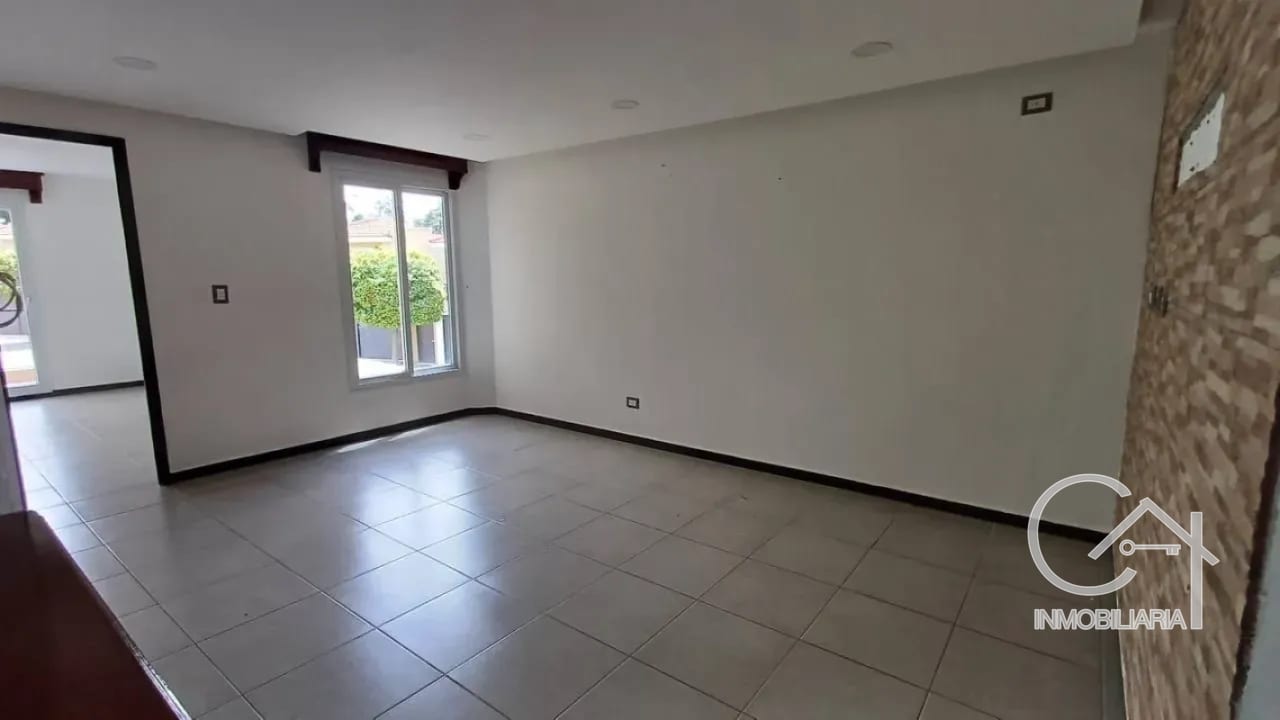 Casa en Venta - Cumbres de la Arboleda Km 21.5 — Casa en Venta en Cumbres de La Arboleda, Carretera a El Salvador, Guatemala, Ciudad — foto 7 de 12