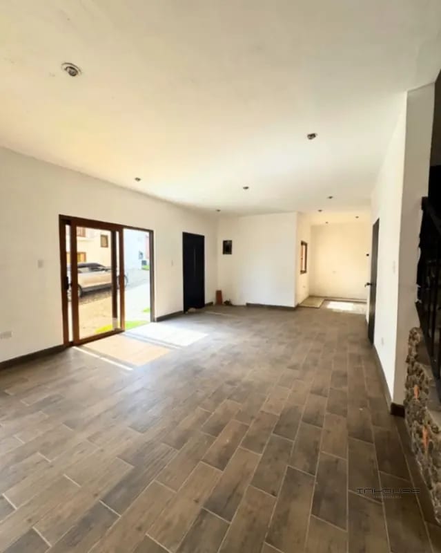 CASAS EN VENTA EN ANTIGUA SAN PEDRO LAS HUERTAS — Casa en Venta en Antigua, Sacatepéquez — foto 3 de 9