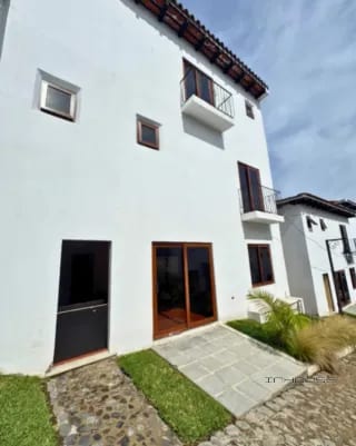 CASA EN VENTA EN ANTIGUA, SAN PEDRO LAS HUERTAS — Casa en Venta en San Pedro Las Huertas, Antigua, Sacatepéquez — miniatura 1 de 10