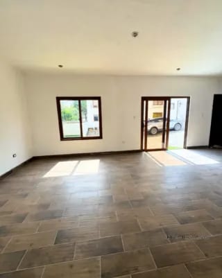 CASA EN VENTA EN ANTIGUA, SAN PEDRO LAS HUERTAS — Casa en Venta en San Pedro Las Huertas, Antigua, Sacatepéquez — miniatura 3 de 10