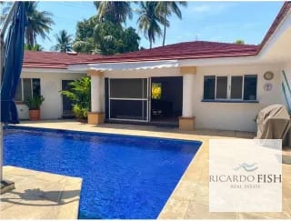 Likin | Casa en Venta Frente al Canal! — Casa vacacional en Venta en Likin, Puerto Quetzal, Escuintla — miniatura 1 de 12