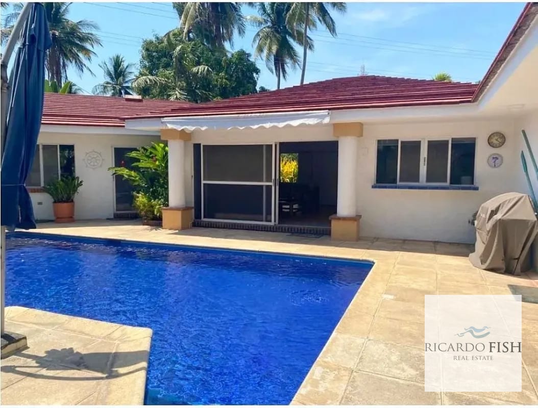 Likin | Casa en Venta Frente al Canal! — Casa vacacional en Venta en Likin, Puerto Quetzal, Escuintla — foto 1 de 12