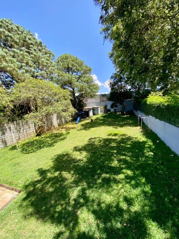 VENDO LINDA CASA CON AMPLIO JARDÍN EN EXCLUSIVA COLONIA EN ZONA 11 — Casa en Venta en *Otro / No especificar, Zona 11, Guatemala, Ciudad — foto 4 de 10