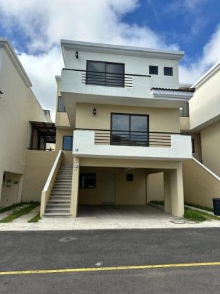 ¡ATENCIÓN INVERSIONISTAS! CASA EN VENTA VISTAS DE SAN ISIDRO II, Z.16 | CASA EN VENTA de 3 Niveles — Casa en Venta en Vistas de San Isidro, Zona 16, Guatemala, Ciudad — miniatura 1 de 17