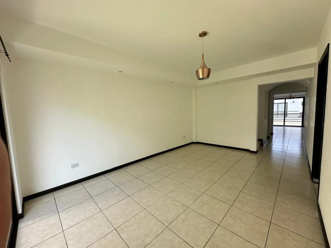 ¡ATENCIÓN INVERSIONISTAS! CASA EN VENTA VISTAS DE SAN ISIDRO II, Z.16 | CASA EN VENTA de 3 Niveles — Casa en Venta en Vistas de San Isidro, Zona 16, Guatemala, Ciudad — foto 3 de 17