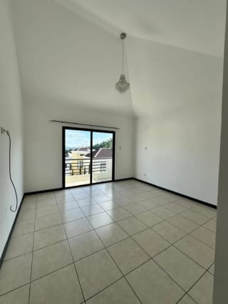 ¡ATENCIÓN INVERSIONISTAS! CASA EN VENTA VISTAS DE SAN ISIDRO II, Z.16 | CASA EN VENTA de 3 Niveles — Casa en Venta en Vistas de San Isidro, Zona 16, Guatemala, Ciudad — miniatura 13 de 17