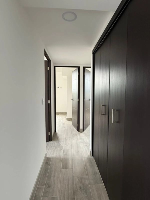 Apartamento para estrenar en Z 5 . Línea blanca completa y aires acondicionados — Apartamento en Alquiler en Zona 5, Guatemala, Ciudad — foto 6 de 11