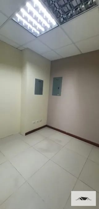 En Renta Amplia Oficina Zona 10, Edificio Reforma 10 Reforma Business Center — Oficina en Alquiler en Reforma 10 (Reforma Business Center), Zona 10, Guatemala, Ciudad — miniatura 9 de 10