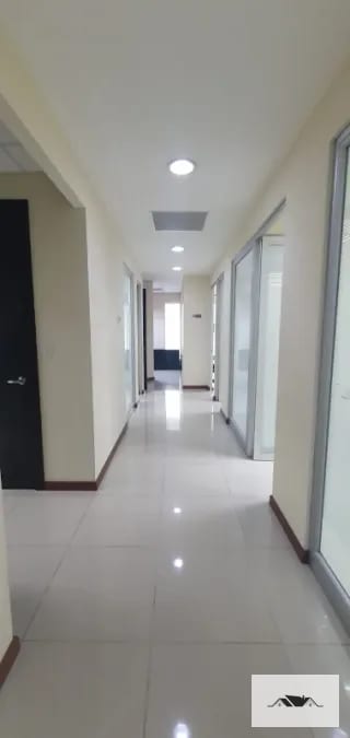 En Renta Amplia Oficina Zona 10, Edificio Reforma 10 Reforma Business Center — Oficina en Alquiler en Reforma 10 (Reforma Business Center), Zona 10, Guatemala, Ciudad — miniatura 7 de 10