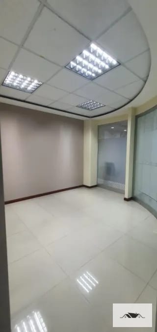 En Renta Amplia Oficina Zona 10, Edificio Reforma 10 Reforma Business Center — Oficina en Alquiler en Reforma 10 (Reforma Business Center), Zona 10, Guatemala, Ciudad — miniatura 6 de 10