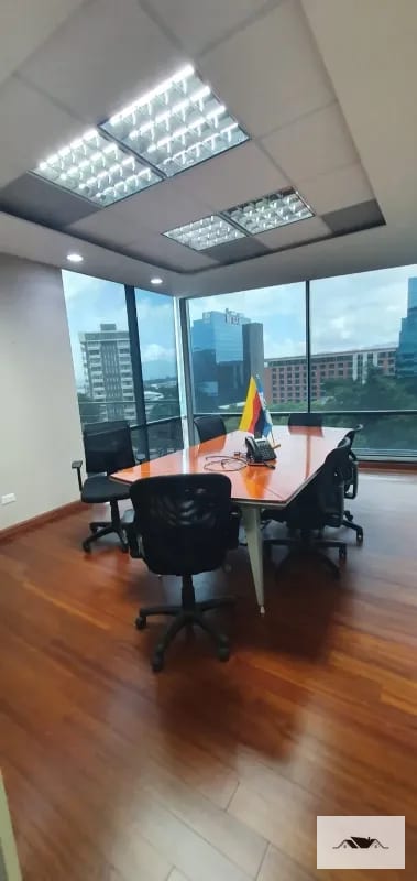 En Renta Amplia Oficina Zona 10, Edificio Reforma 10 Reforma Business Center — Oficina en Alquiler en Reforma 10 (Reforma Business Center), Zona 10, Guatemala, Ciudad — foto 5 de 10