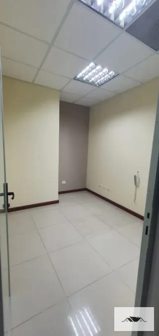 En Renta Amplia Oficina Zona 10, Edificio Reforma 10 Reforma Business Center — Oficina en Alquiler en Reforma 10 (Reforma Business Center), Zona 10, Guatemala, Ciudad — miniatura 3 de 10