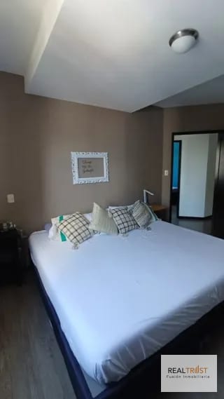 Apartamento AMUEBLADO en renta zona 10 — Apartamento en Alquiler en Zona 10, Guatemala, Ciudad — miniatura 3 de 10