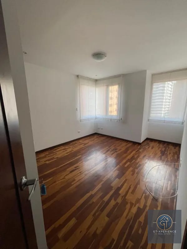 Apartamento en renta en edificio Torre Quattro, zona 14 — Apartamento en Alquiler en Torre Quattro, Zona 14, Guatemala, Ciudad — foto 12 de 13