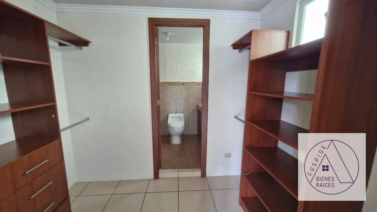 Carr. San José Pinula km 21 Paseo Santa Luz casa en Venta amplia. — Casa en Venta en San José Pinula, Carretera a El Salvador, Guatemala, Ciudad — foto 8 de 9