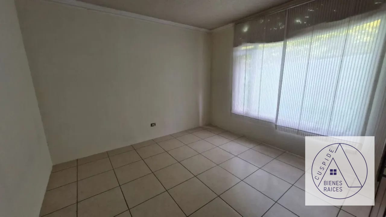 Carr. San José Pinula km 21 Paseo Santa Luz casa en Venta amplia. — Casa en Venta en San José Pinula, Carretera a El Salvador, Guatemala, Ciudad — foto 3 de 9