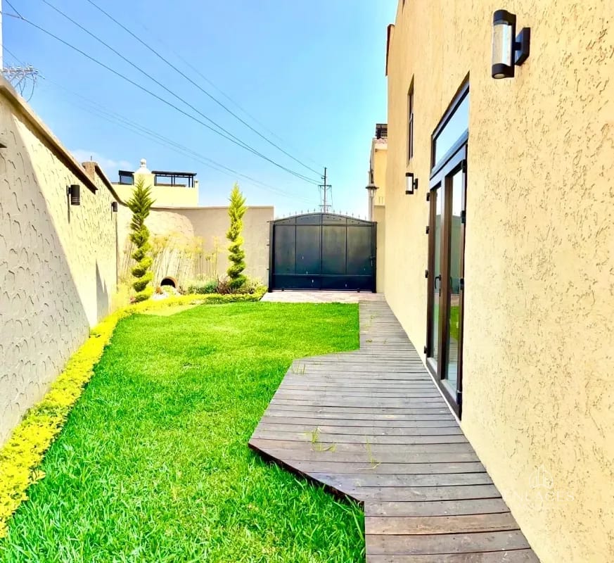 Zona 7 de Mixco • Casa en venta • Condominio Quinta Los Encinos — Casa en Venta en Quinta Los Encinos, Zona 7 Mixco, Guatemala, Ciudad — foto 13 de 14