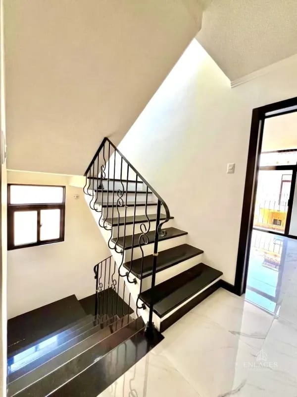 Zona 7 de Mixco • Casa en venta • Condominio Quinta Los Encinos — Casa en Venta en Quinta Los Encinos, Zona 7 Mixco, Guatemala, Ciudad — foto 6 de 14