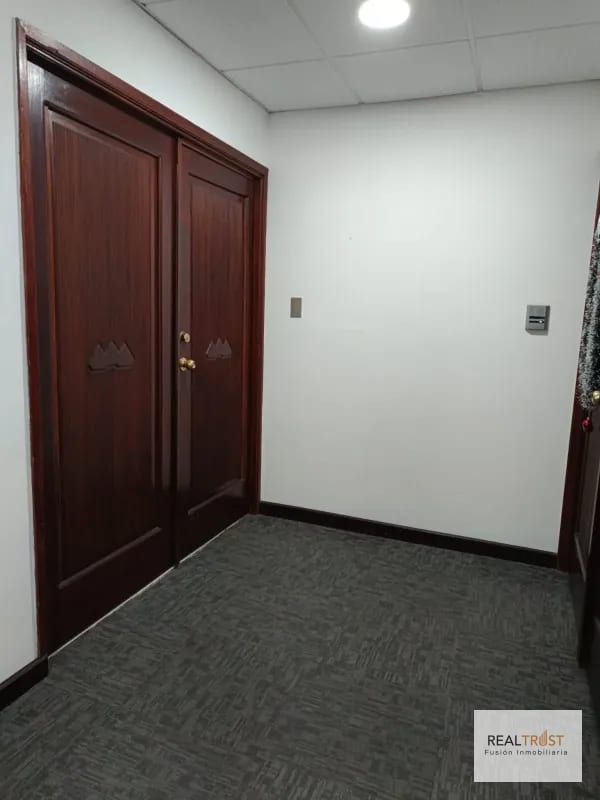 OFICINAS EN ALQUILER EN EL CORAZÓN DE ZONA 10 — Oficina en Alquiler en Zona 10, Guatemala, Ciudad — foto 6 de 8