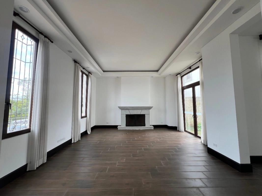 Casa Renta Zona 16, 455 MTS2. 4 Dormitorios $5,750 INCLUYE IVA Y MANT — Casa en Alquiler en Zona 16, Guatemala, Ciudad — foto 1 de 10