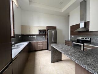 Casa Renta Zona 16, 455 MTS2. 4 Dormitorios $5,750 INCLUYE IVA Y MANT — Casa en Alquiler en Zona 16, Guatemala, Ciudad — miniatura 3 de 10