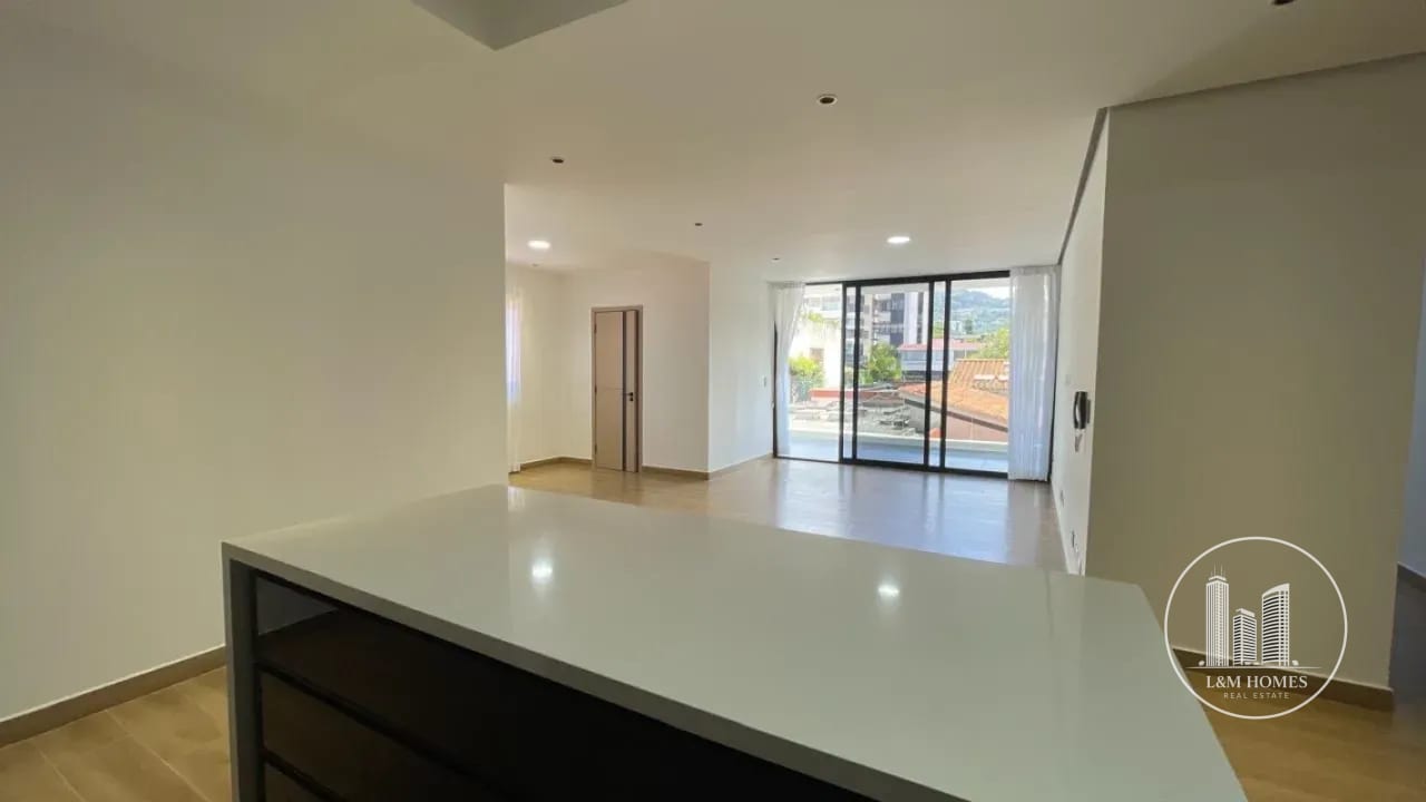 Amplio apartamento en renta en zona 15 — Apartamento en Alquiler en Zona 15, Guatemala, Ciudad — foto 1 de 8