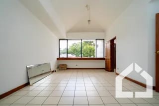 Amplia casa de 4 habitaciones en Residenciales San Miguel, km. 16.5 entrada a Olmeca — Casa en Venta en Carretera a El Salvador, Guatemala, Ciudad — miniatura 5 de 17