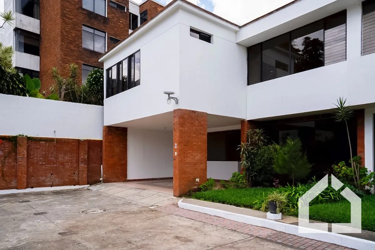 Amplia casa de 4 habitaciones en Residenciales San Miguel, km. 16.5 entrada a Olmeca — Casa en Venta en Carretera a El Salvador, Guatemala, Ciudad — foto 1 de 17