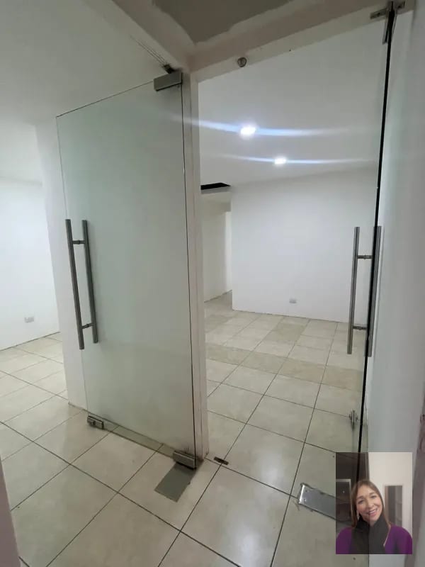 2 oficinas alquiler Géminis Z 10 — Oficina en Alquiler en Zona 10, Guatemala, Ciudad — foto 8 de 17