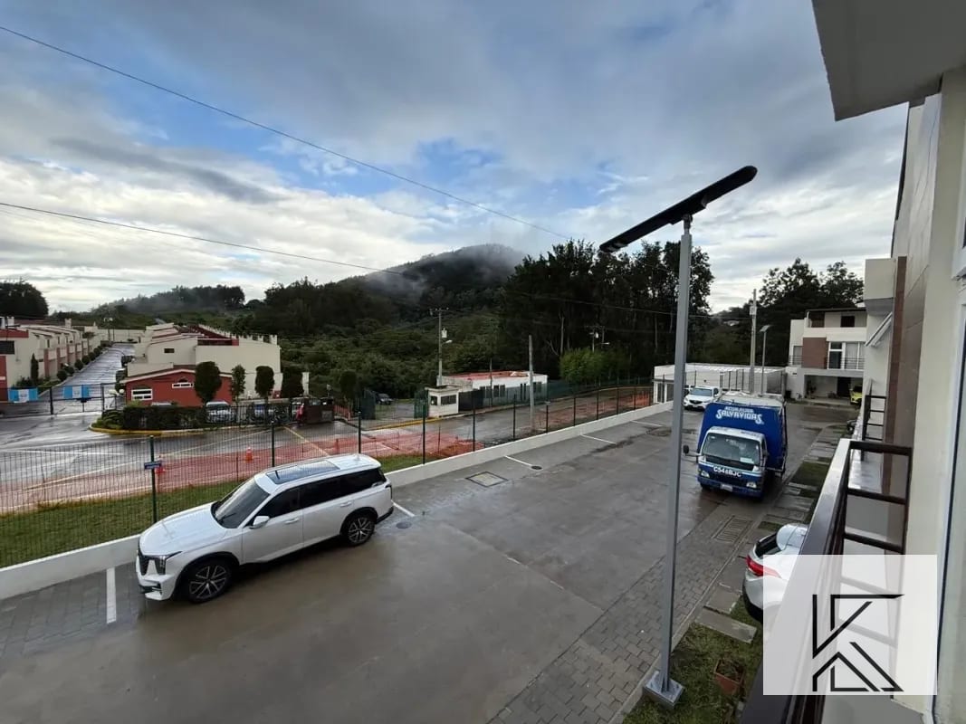 Casa en Venta en Proyecto los Pinabetes, Closter los Eucaliptos, Carretera al Salvador — Casa en Venta en Los Pinabetes, Carretera a El Salvador, Guatemala, Ciudad — foto 2 de 17