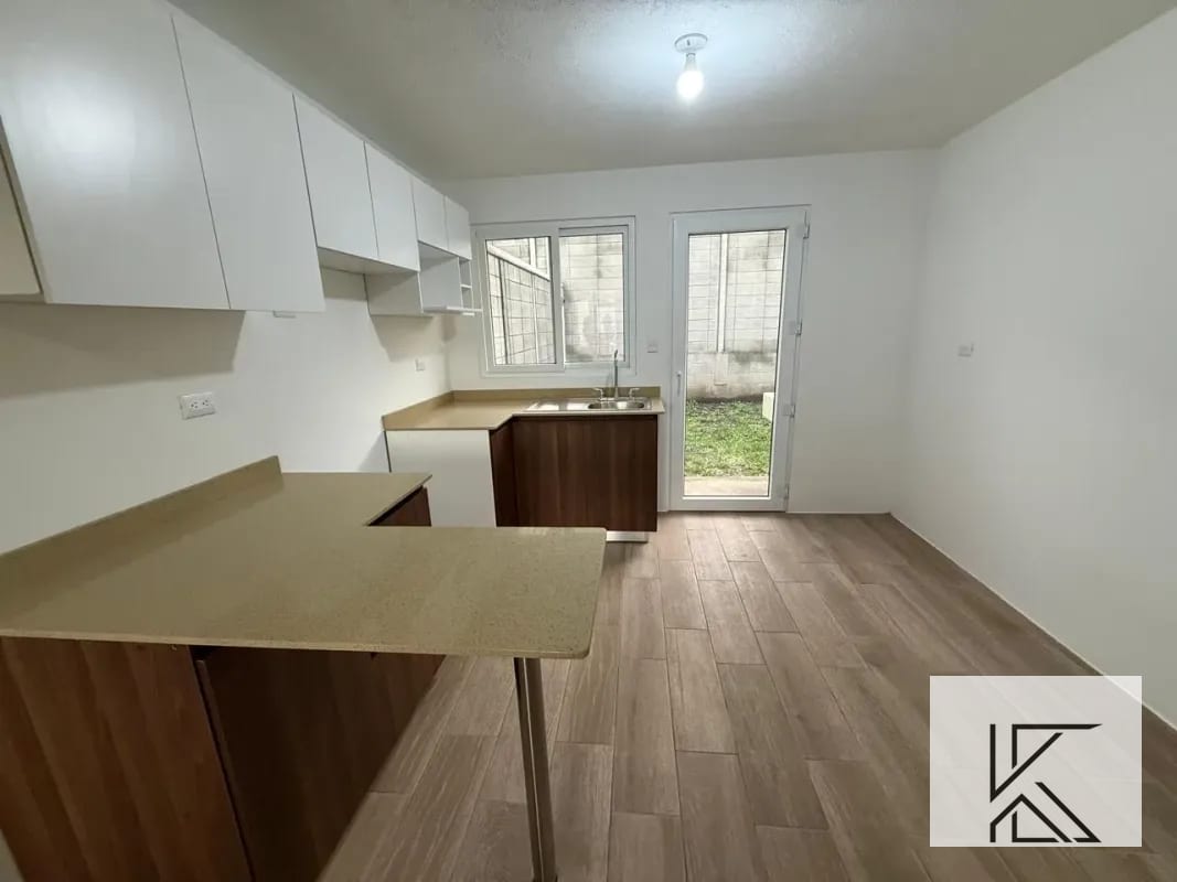 Casa en Venta en Proyecto los Pinabetes, Closter los Eucaliptos, Carretera al Salvador — Casa en Venta en Los Pinabetes, Carretera a El Salvador, Guatemala, Ciudad — foto 1 de 17